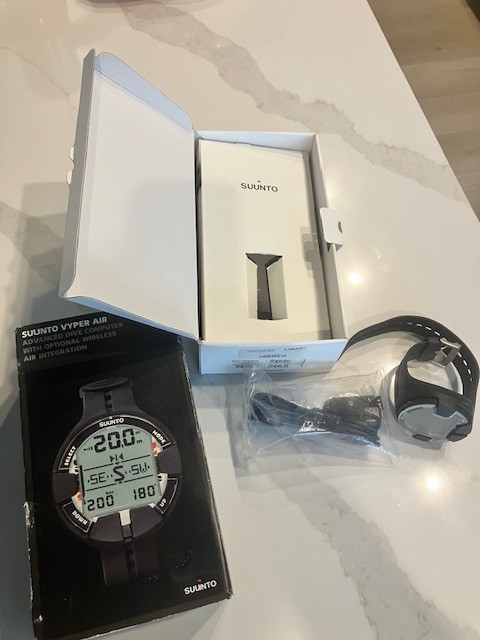 Suunto Vyper Air dive computer with USB cord, extra screen protector