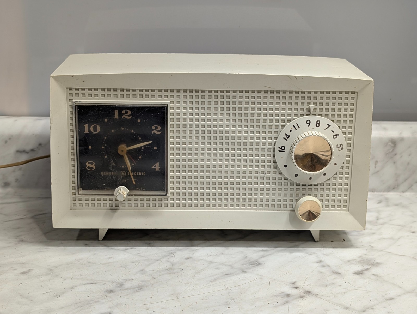 General Electric Model C-402A Tube Radio Clock AM GE Vintage MCM White