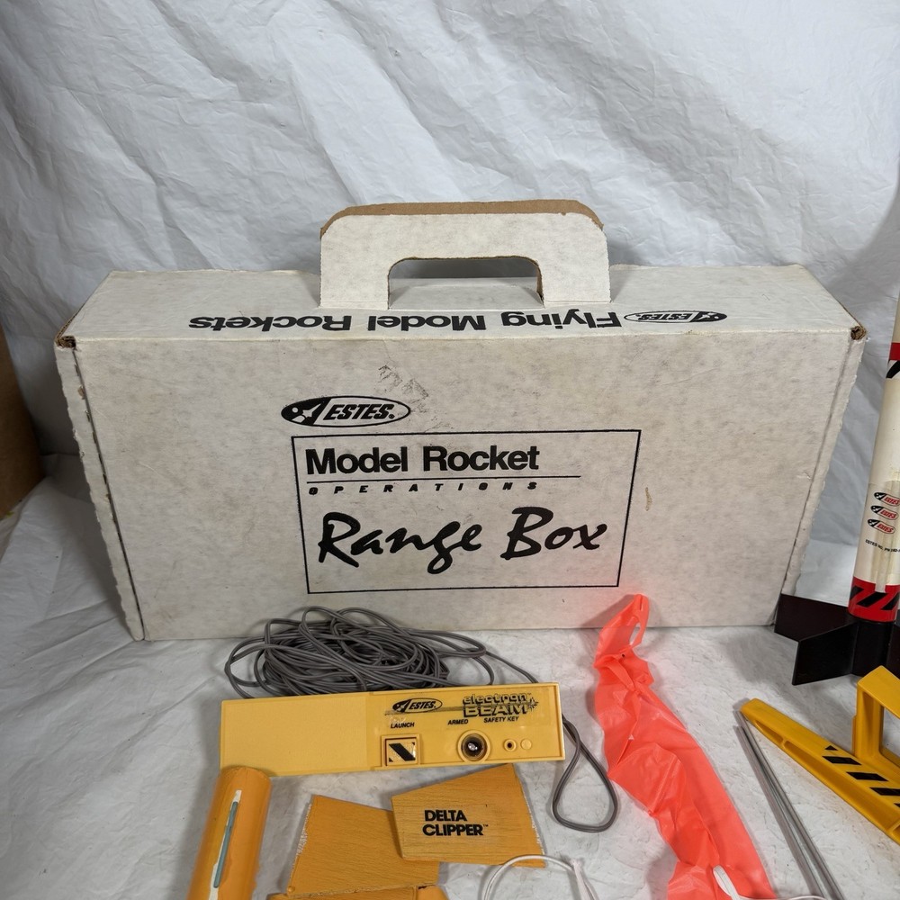 Vintage Estes Model Rocket Launch Set Range Box Pad Electron Beam Controller