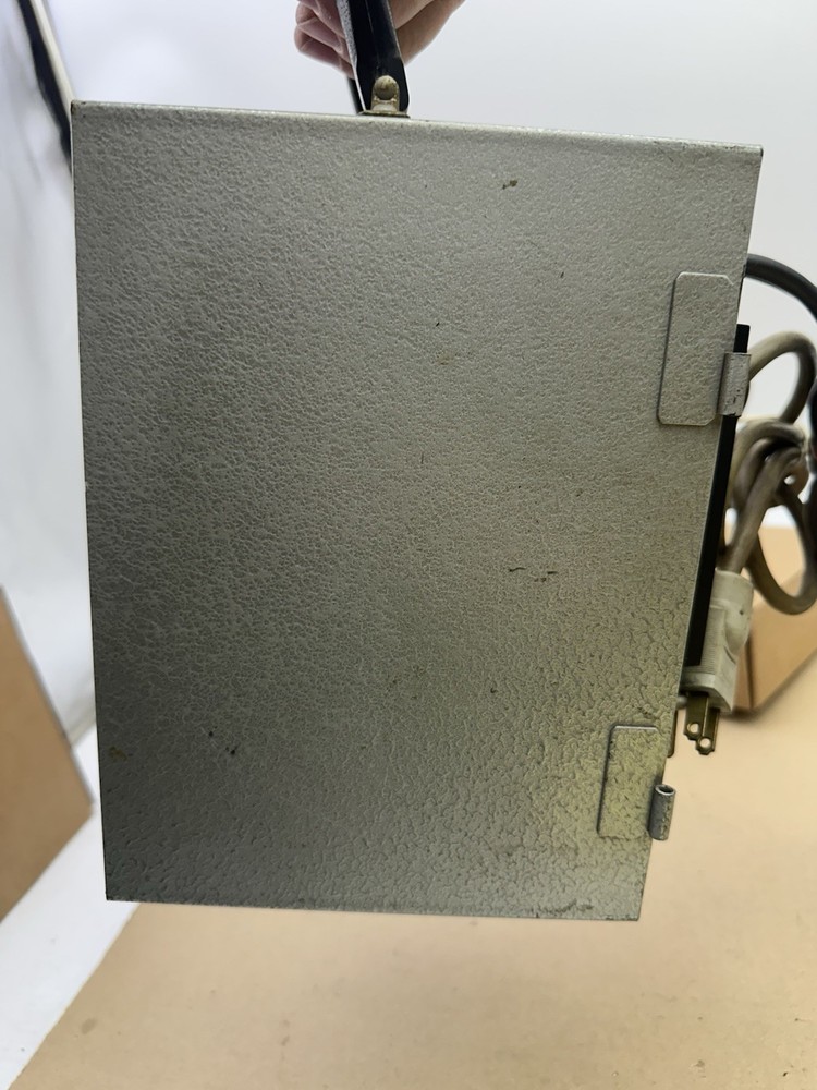 Associated Research 3KV AC 5MA Hypot Volt Meter Voltmeter 4025 Untested